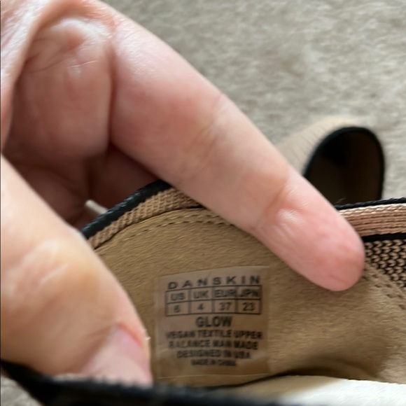 Danskin Tan and Black Flats with Classic Bow Detail - Picture 5 of 8